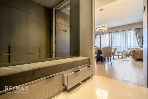 Sophisticated Condo with BTS Thong Lo Access, 17 Mins Walk Away