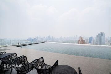 Luxurious Condo with Direct Access to BTS Phrom Phong on Sukhumvit 24