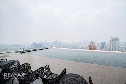 Stunning Condo with Seamless Access to BTS Phrom Phong on Sukhumvit 24