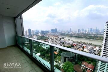 Luxurious Lakefront Condo near BTS Asok - Only 13 Mins Walk