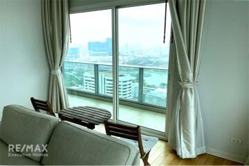 Luxurious Lakefront Condo near BTS Asok - Only 13 Mins Walk