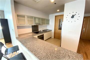 Luxurious Lakefront Condo near BTS Asok - Only 13 Mins Walk