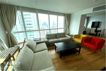 Luxurious Lakefront Condo near BTS Asok - Only 13 Mins Walk