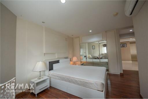 Luxury pet-friendly condos near BTS Phrom Phong.