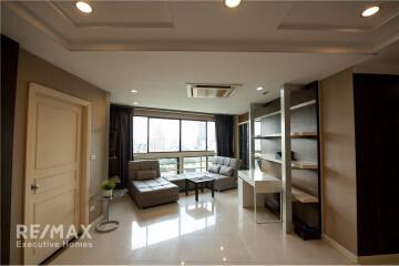 Luxury pet-friendly condos near BTS Phrom Phong.