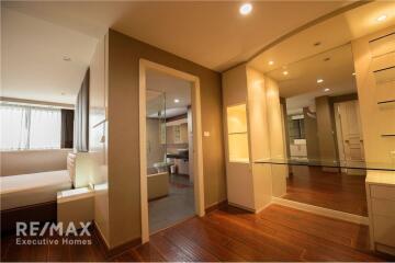 Luxury pet-friendly condos near BTS Phrom Phong.