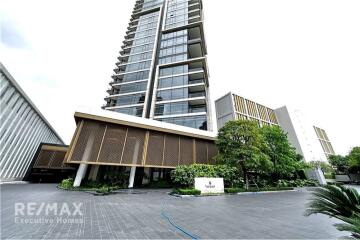 Luxurious Waterfront Condo with Pet-Friendly Amenities, 16 Mins Walk to BTS Saphan Taksin