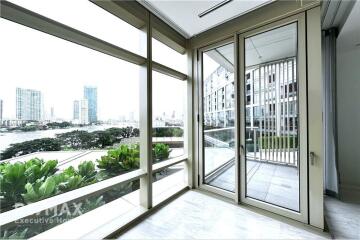 Luxurious Waterfront Condo with Pet-Friendly Amenities, 16 Mins Walk to BTS Saphan Taksin