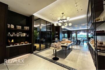 Luxurious Waterfront Condo with Pet-Friendly Amenities, 16 Mins Walk to BTS Saphan Taksin