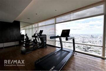 Luxurious Waterfront Condo with Pet-Friendly Amenities, 16 Mins Walk to BTS Saphan Taksin