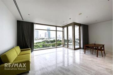 Luxurious Waterfront Condo with Pet-Friendly Amenities, 16 Mins Walk to BTS Saphan Taksin