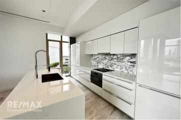 Luxurious Waterfront Condo with Pet-Friendly Amenities, 16 Mins Walk to BTS Saphan Taksin