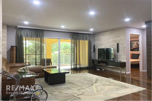 Homey and Pet-friendly condominium located in a quiet area very nice neighborhood with only 5 minutes walk to BTS Thonglor.