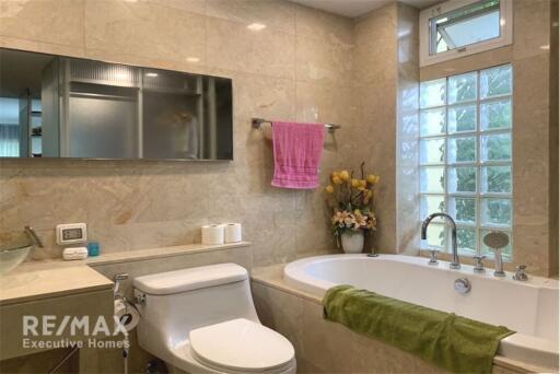 Luxurious Condo with BTS Thong Lo 10 Mins Walk - Silver Heritage Bangkok