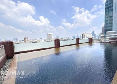 Luxurious Pet-Friendly Corner Condo with Special Amenities, a Haven near BTS Chit Lom (11 mins walk)
