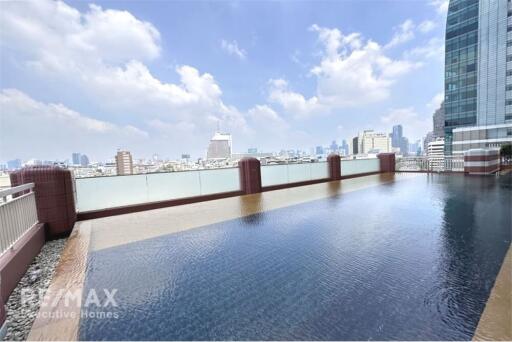 Luxurious Pet-Friendly Corner Condo with Special Amenities, a Haven near BTS Chit Lom (11 mins walk)