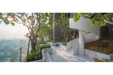 Luxury condo with stunning views in prime location for rent 5 mins to Thonglor BTS Station.