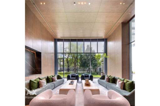 A FREEHOLD RESIDENCE SITUATED ON ONE OF THE MOST VALUABLE AND DESIRABLE LAND PLOTS IN BANGKOK