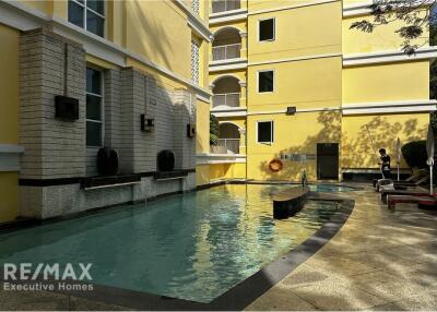 Residential oasis near BTS Thonglor, charming low-rise condo 5 minutes to BTS Thonglor.