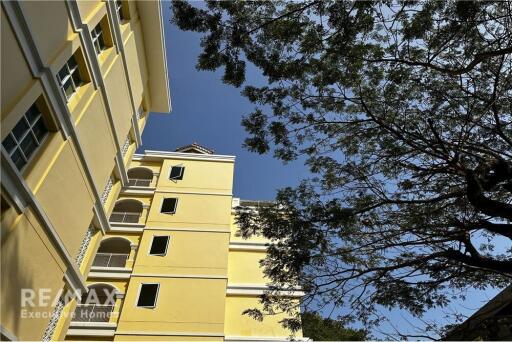 Charming Low-Rise Condo 5 Minutes to BTS Thonglor - Residential Oasis near BTS Thonglor