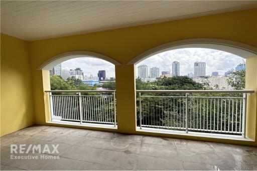 Charming Low-Rise Condo 5 Minutes to BTS Thonglor - Residential Oasis near BTS Thonglor