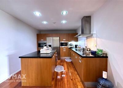 Residential oasis near BTS Thonglor, charming low-rise condo 5 minutes to BTS Thonglor.