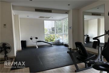 Residential oasis near BTS Thonglor, charming low-rise condo 5 minutes to BTS Thonglor.