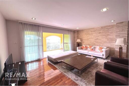 Residential oasis near BTS Thonglor, charming low-rise condo 5 minutes to BTS Thonglor.