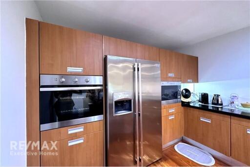 Residential oasis near BTS Thonglor, charming low-rise condo 5 minutes to BTS Thonglor.