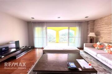 Residential oasis near BTS Thonglor, charming low-rise condo 5 minutes to BTS Thonglor.