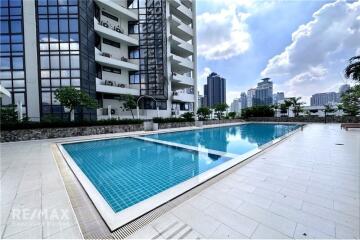 1Bed High Floor Condo with BTS Thong Lo 12 Mins Walk
