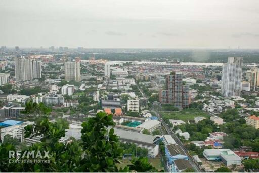 Beautiful 3 Bedrooms 3 Bathrooms Condo on Sukhumvit Road, 7 Mins Walk to BTS Nana