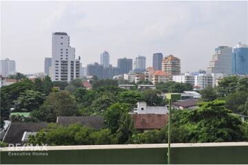 The Oriental Tower: Perfect for Families with a Close-knit Community and Airy, Bright Units