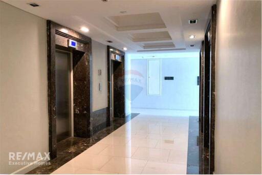 An effortlessly accessible condominium to BTS Thonglor and Sukhumvit area.