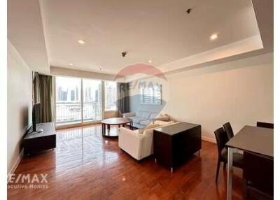 Spacious and sunny condo in the heart of Sukhumvit, 9 mins walk to BTS Phrom Phong