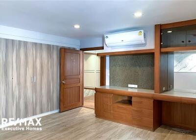 Newly renovated pet-friendly 3 beds 15 minutes walk to BTS Phrom Phong.
