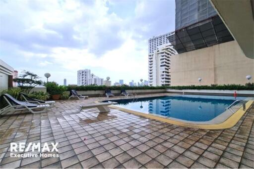 A lively area yet with quiet ambiance and easy access to anywhere in the Sukhumvit area.