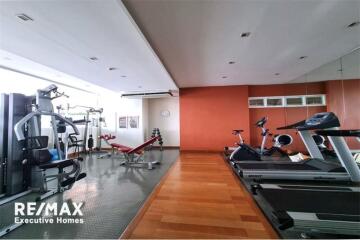 A lively area yet with quiet ambiance and easy access to anywhere in the Sukhumvit area.