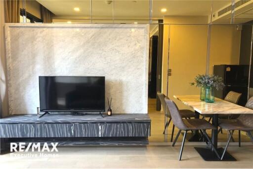 Vivacious and easy access condominium to anywhere in the Sukhumvit.