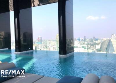 Vivacious and easy access condominium to anywhere in the Sukhumvit and Asoke areas.