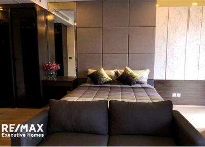 Vivacious and easy access condominium to anywhere in the Sukhumvit.