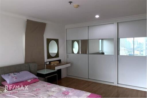 Fully Furnished Condo 10 Mins Walk to MRT Phra Ram 9 - Clean & Safe