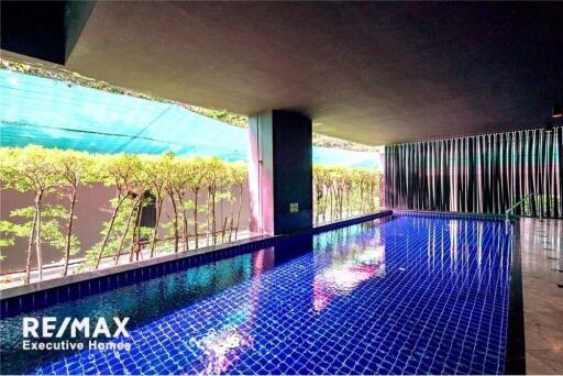 A vivacious area with easy access to anywhere in the Sukhumvit.