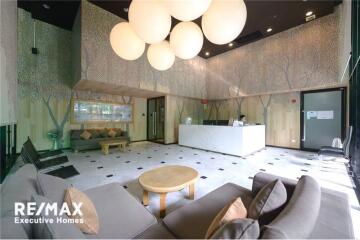 A vivacious area with easy access to anywhere in the Sukhumvit.