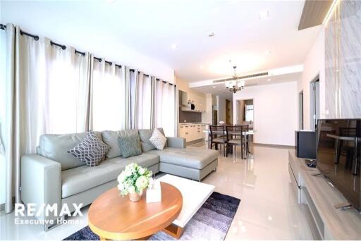 A vivacious area with easy access to anywhere in the Sukhumvit, Ekkamai, and Thonglor areas.