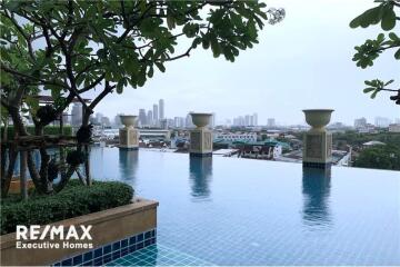 Effortlessly access condominium to BTS Phra Kanhong and Sukhumvit area.