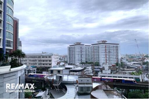 Effortlessly access condominium to BTS Phra Kanhong and Sukhumvit area.
