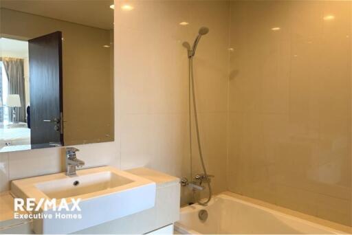 Effortlessly access condominium to BTS Phra Kanhong and Sukhumvit area.