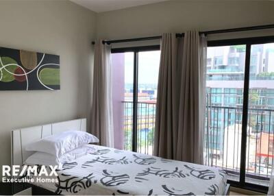 A nice corner room with effortlessly access to anywhere in Sukhumvit.