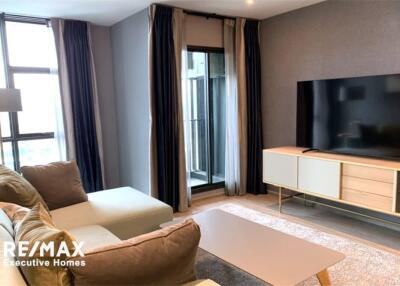 A nice corner room with effortlessly access condominium to BTS Ekkamai and Sukhumvit area.